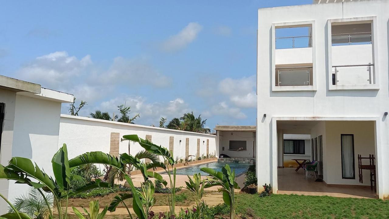 Villa Bolati, Avec Piscine, Jacuzzi, Jardin Et Vue Bonoua Exterior photo
